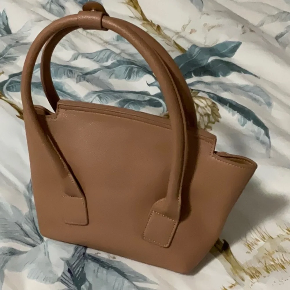 ✨HOST PICK✨ Novo Blush Tan Handbag with Conpartments - Picture 6 of 6